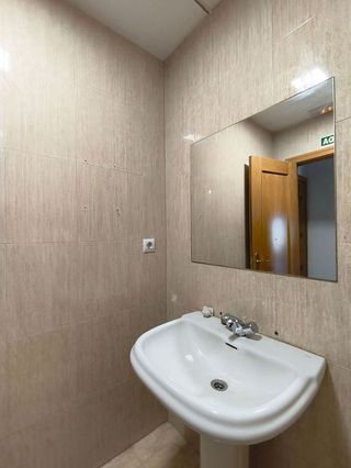 Local comercial en alquiler en Yeles