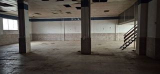 Local comercial en venta en Casas-Ibáñez