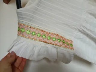 Canotta bianca con ricami