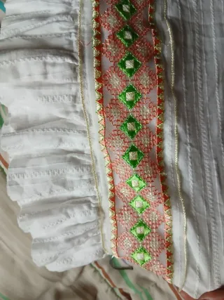 Canotta bianca con ricami