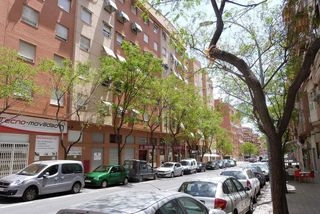 Local comercial en alquiler en Altozano - Conde Lumiares en Alicante