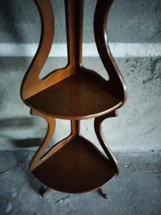 Estantería rinconera de madera