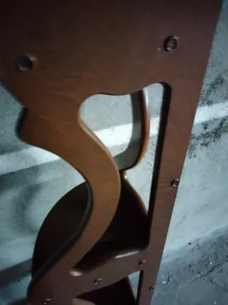 Estantería rinconera de madera