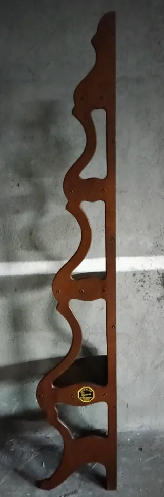 Estantería rinconera de madera