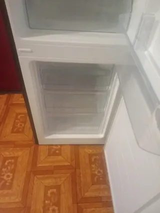 Frigorífico pequeño nuevo