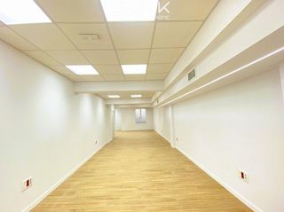 Local comercial en alquiler en La Nova Esquerra de l'Eixample en Barcelona