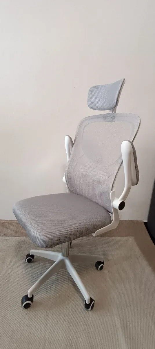 Silla ergonómica de oficina gris-nueva