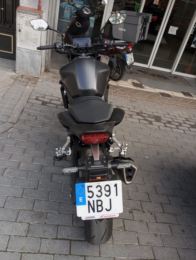 Honda Hornet CB750A 2025