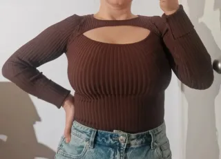 Top sexy cut out marrón fiesta