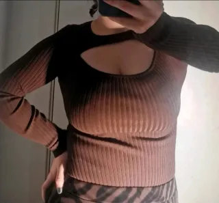 Top sexy cut out marrón fiesta