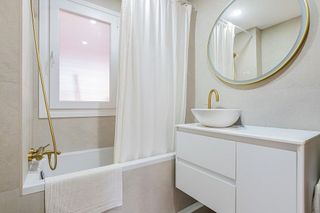 Piso en venta en La Paz en Madrid