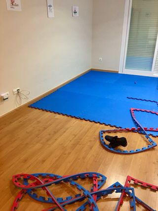 Suelo goma azul y rojo