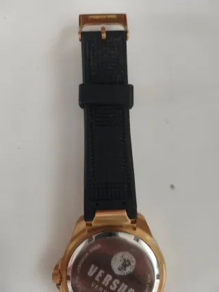 Reloj Versace Negro y Dorado muy poco uso