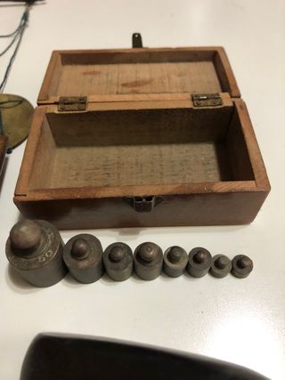 Balanza de precisión antigua completa