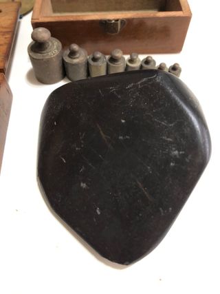 Balanza de precisión antigua completa