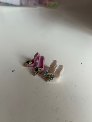 2 pares zapatos Barbie looks/basics