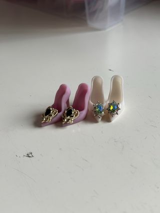 2 pares zapatos Barbie looks/basics