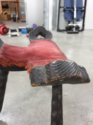 Silla de ordeño antigua de 3 patas