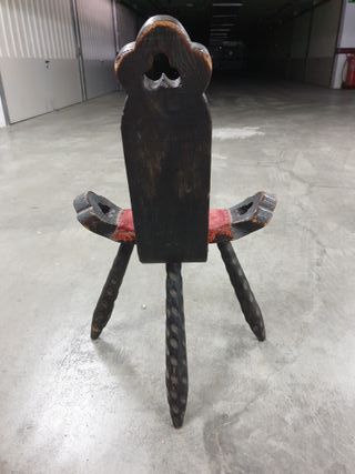Silla de ordeño antigua de 3 patas