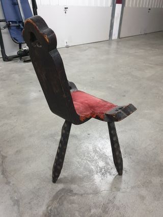 Silla de ordeño antigua de 3 patas