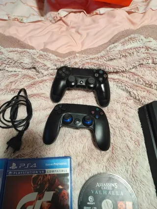 PS4 (PlayStation 4) Negra + 8 Juegos + 2 Mandos