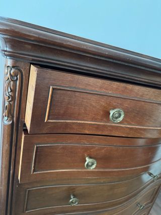 Cajonera de madera estilo clásico