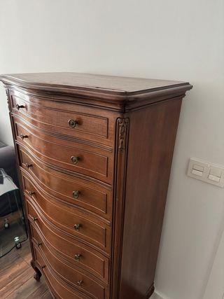 Cajonera de madera estilo clásico