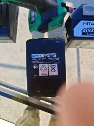 Taladro percutor Hitachi DV 18 DSDL Profesional