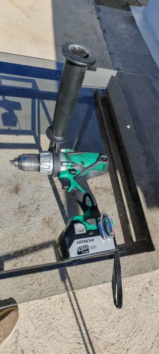 Taladro percutor Hitachi DV 18 DSDL Profesional