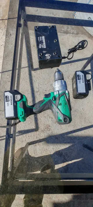 Taladro percutor Hitachi DV 18 DSDL Profesional