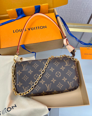 Louis Vuitton Pochette Accessoires