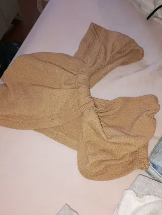 Traje de verano beige drapeado