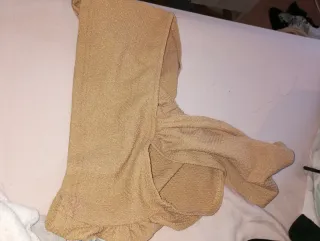 Traje de verano beige drapeado