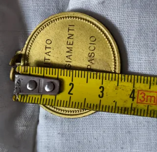 Medaglia commemorativa dea Vittori con elmo