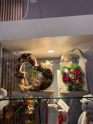 Vitrina expositora con luz