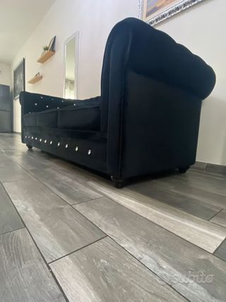 Divano Chesterfield 3 posti nero