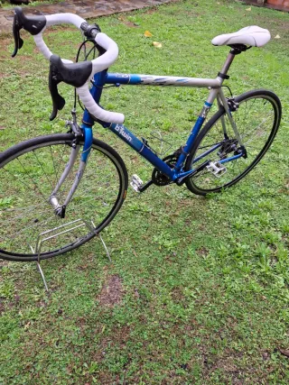 Bicicleta de carretera Btwin azul