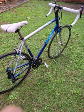 Bicicleta de carretera Btwin azul