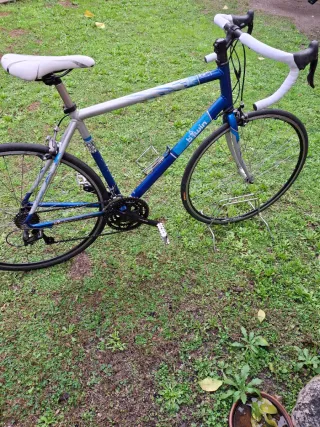 Bicicleta de carretera Btwin azul