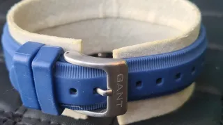 Reloj Gant con diamantes y correa azul