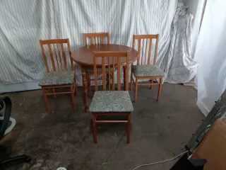 Mesa camilla y 4 sillas madera