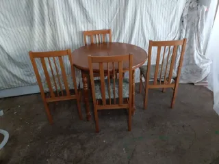 Mesa camilla y 4 sillas madera