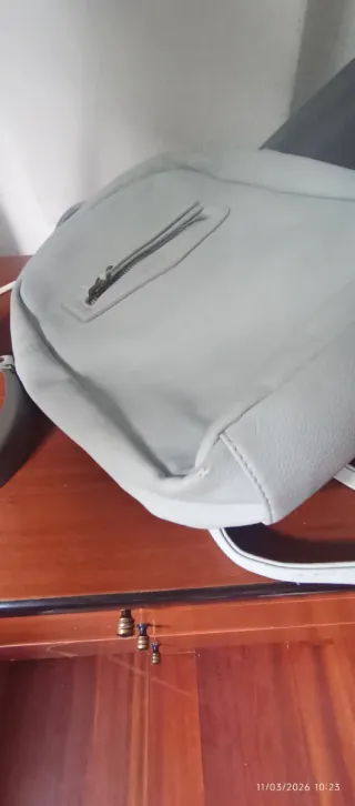 Mochila gris