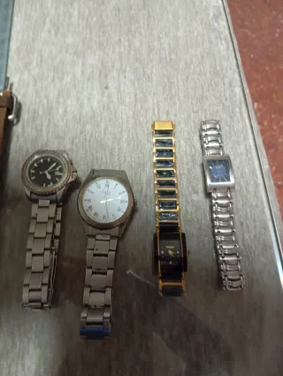 Relojes hombre y de mujer.