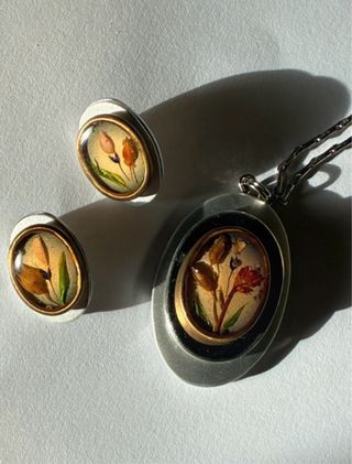Collana artigianale con fiori secchi