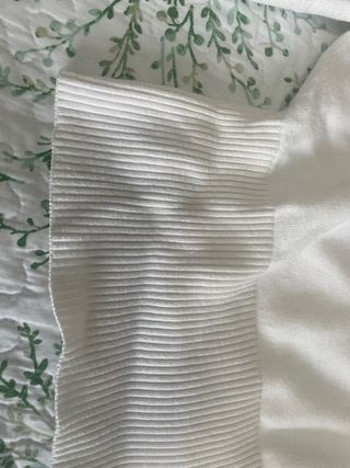 Suéter blanco de manga abullonada