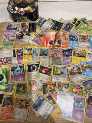 Caja Metálica Pokémon Trading Card Game