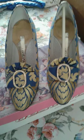 Traje de fallera: corpiño,falda, manteletas, zapat