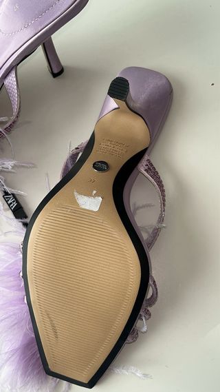 Sandalias Zara Tacón Plumas lila Talla 37