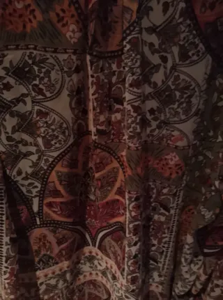 Blusa estampada verde y roja